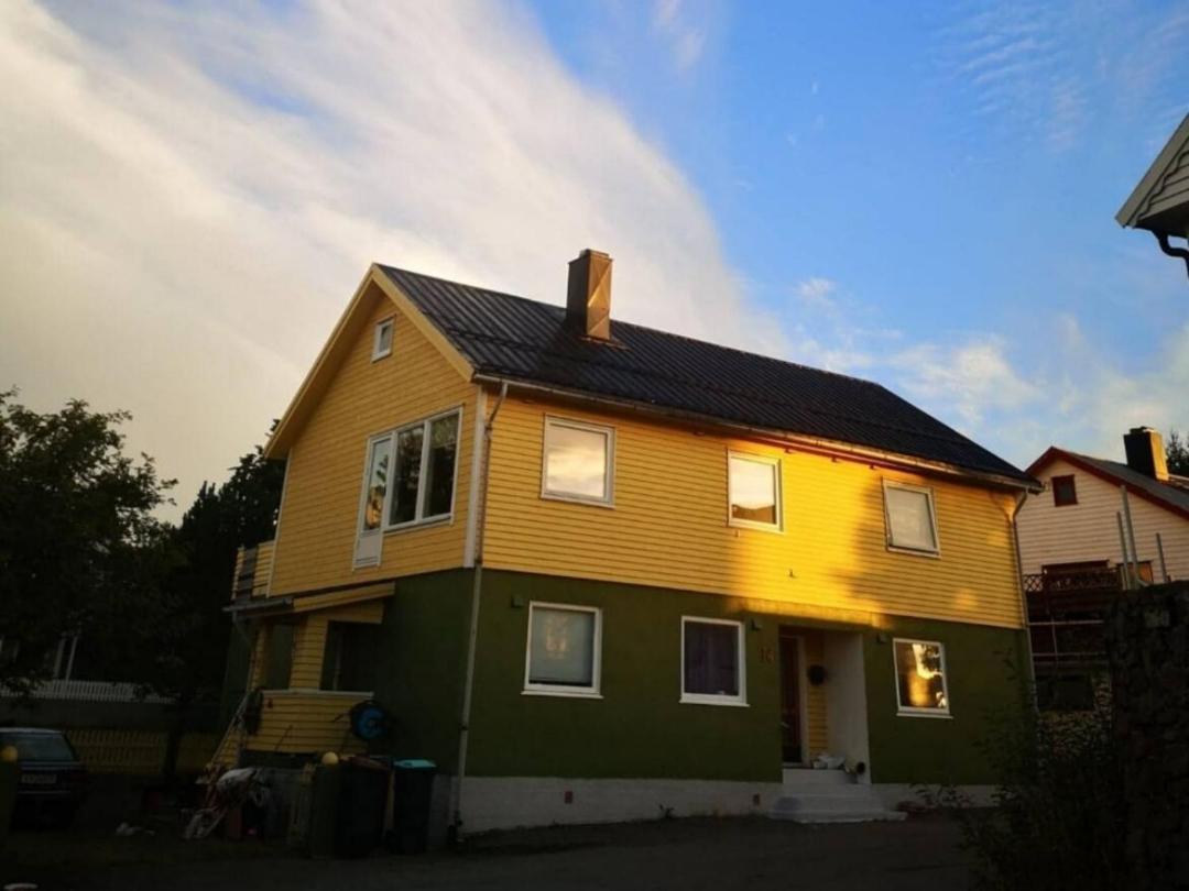 Appartement Kule Gule Huset à Svolvær Extérieur photo